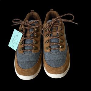 NWT evolve easy spirit suede and felt sneakers